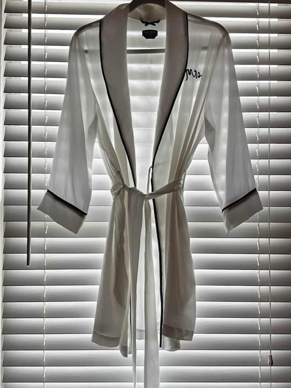 kate spade White Robe with Black Piping